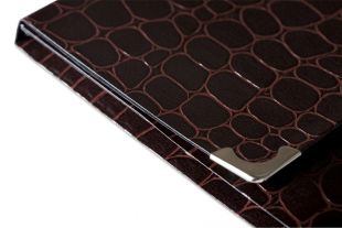 Etui »Kroko-Braun« mit Inhalt